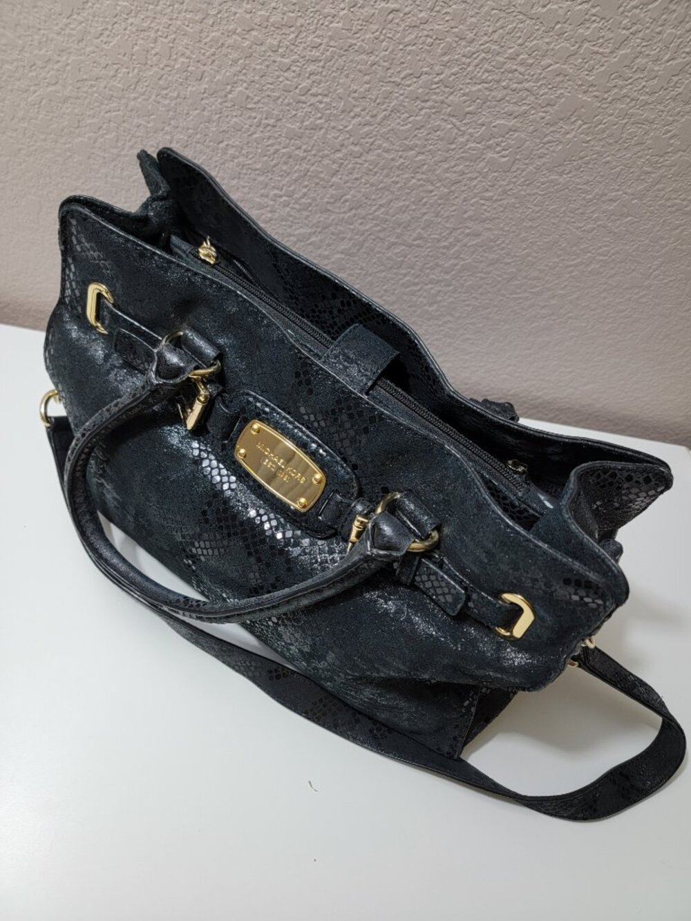 Michael Kors Hamilton Large Tote Black Metallic Snake Embossed Gold Hardware Bag - Picture 6 of 9